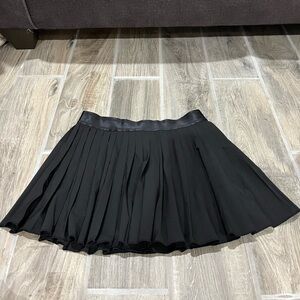 black pleaded skirt